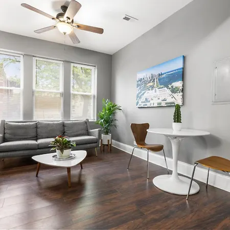 Private Room In Stylish Humboldt Park Retreat
