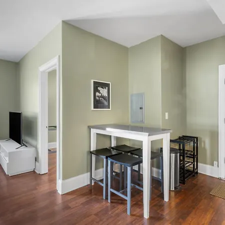 Private Room In Stylish Humboldt Park Retreat