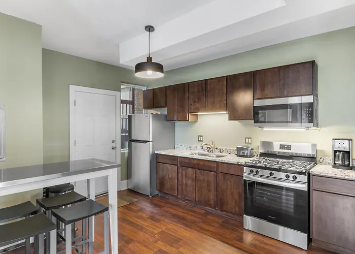 Aparthotel Private In Stylish Humboldt Park Retreat