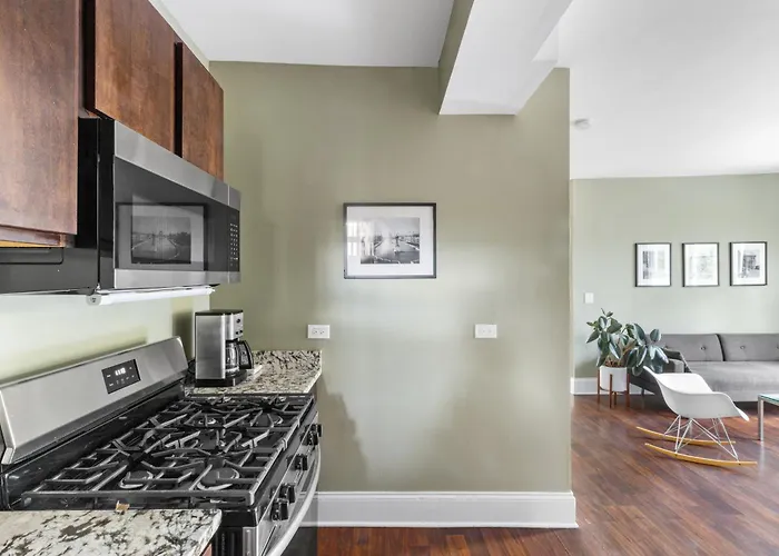 Aparthotel Private In Stylish Humboldt Park Retreat