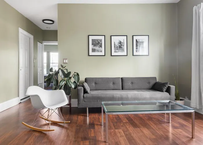 Private In Stylish Humboldt Park Retreat