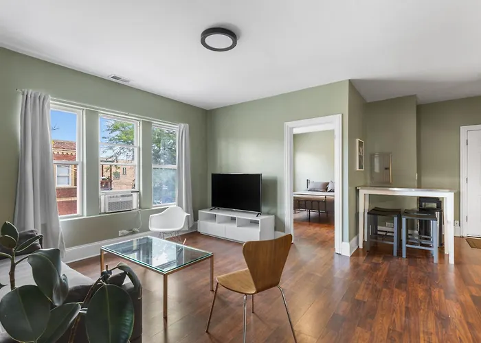 Private In Stylish Humboldt Park Retreat