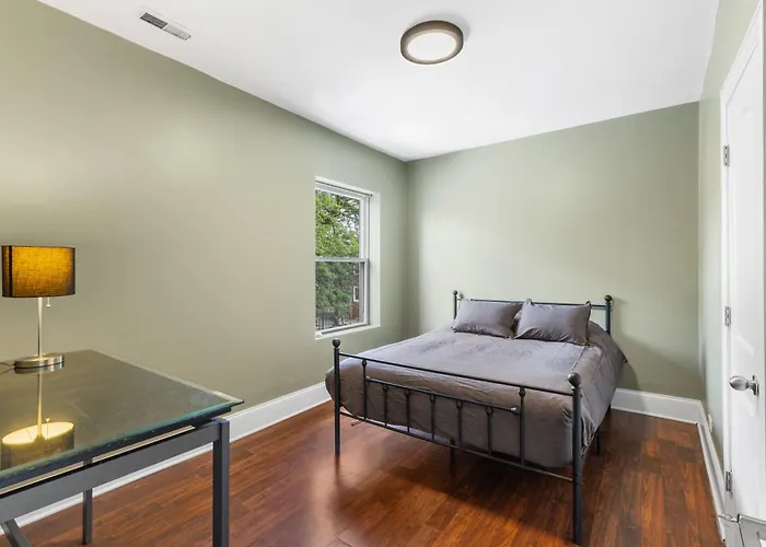Private In Stylish Humboldt Park Retreat Aparthotel *