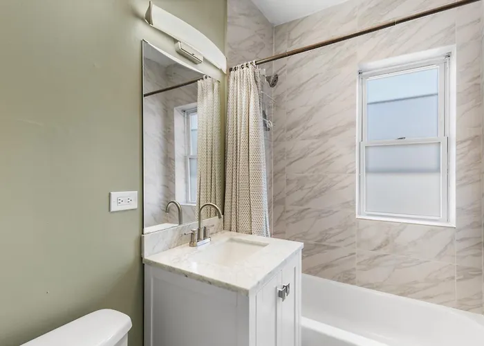 Private In Stylish Humboldt Park Retreat